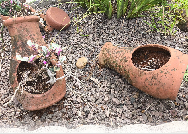Clay Pot Garden Edge